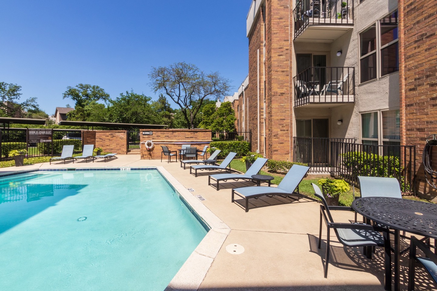 Cambridge Court Apartments Image 27