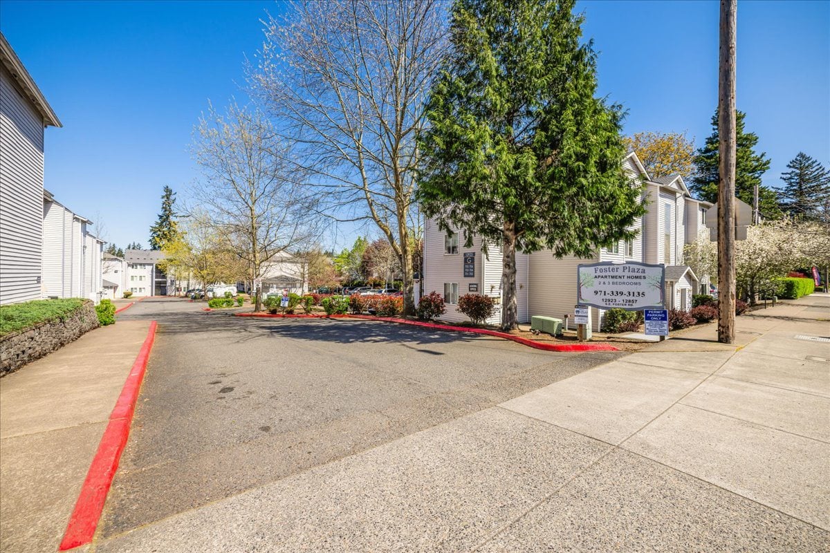 Foster Plaza Image 1