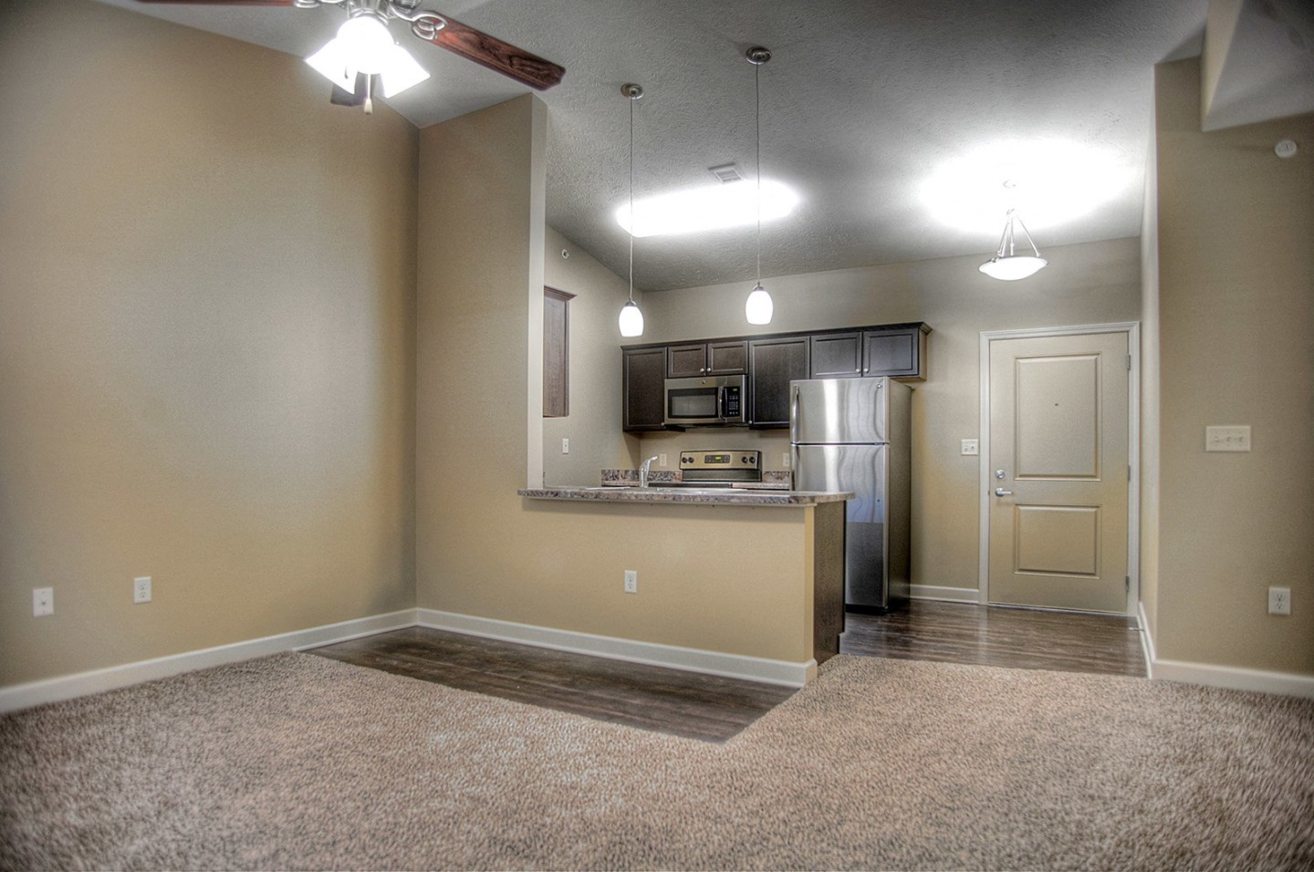 Lincoln Summit Falls Apartments & Townhomes Image 24