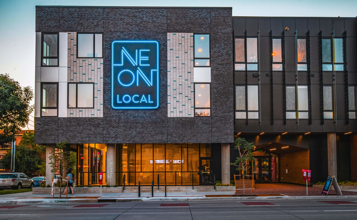 Neon Local Image 7