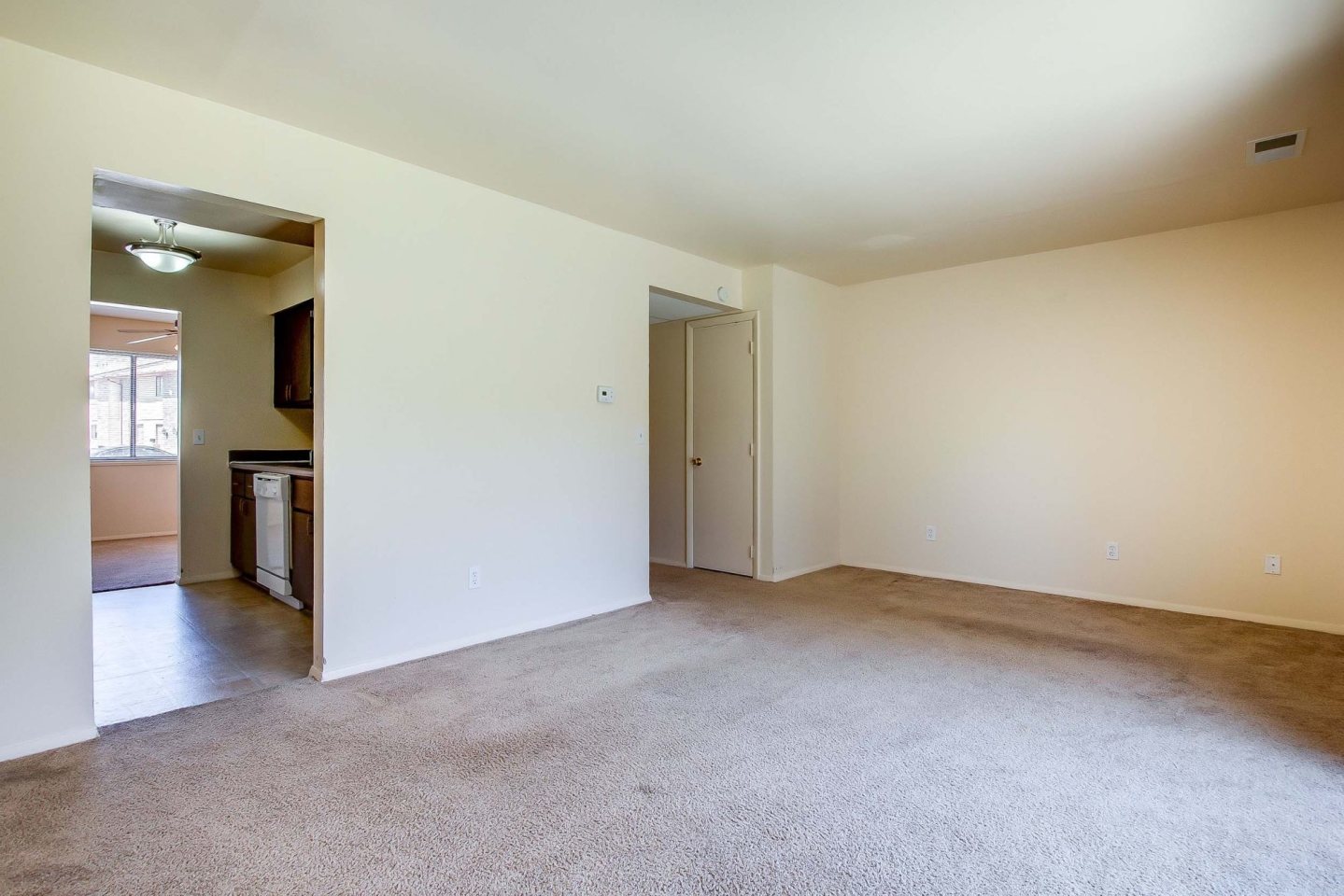 Black Hawk Apartments Image 4