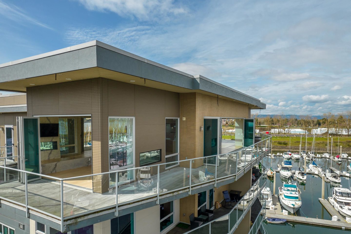 Yacht Harbor Club Image 46