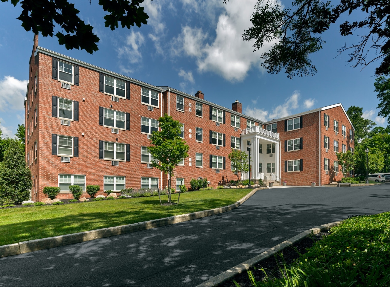 Crestwood Apartments Image 12