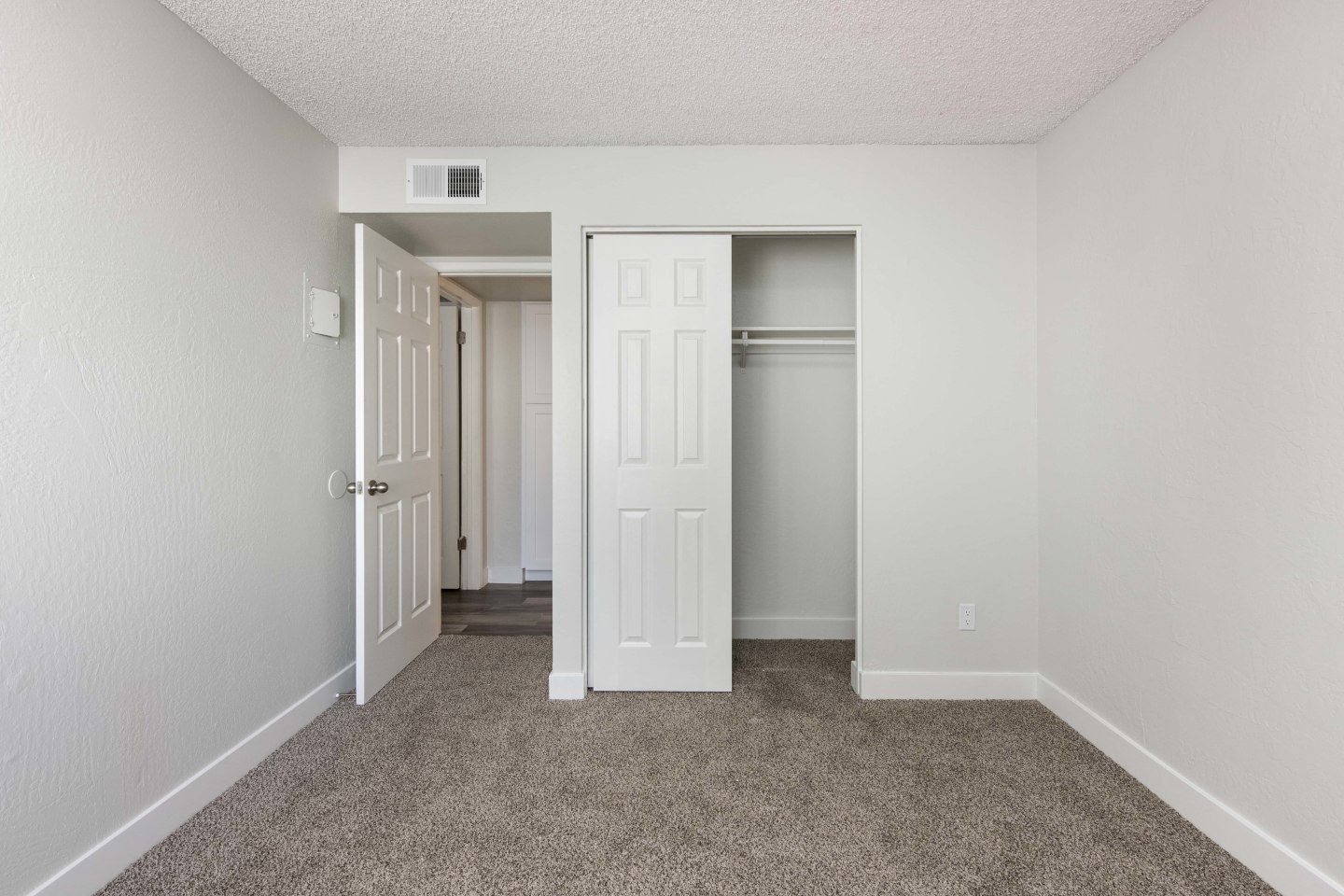 Camelback Cove Apartments Image 12