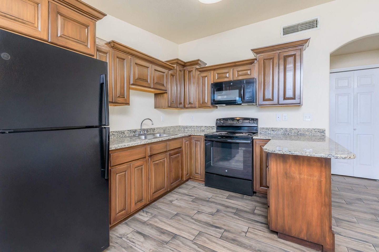 Bella Vista Place Apartments Image 1
