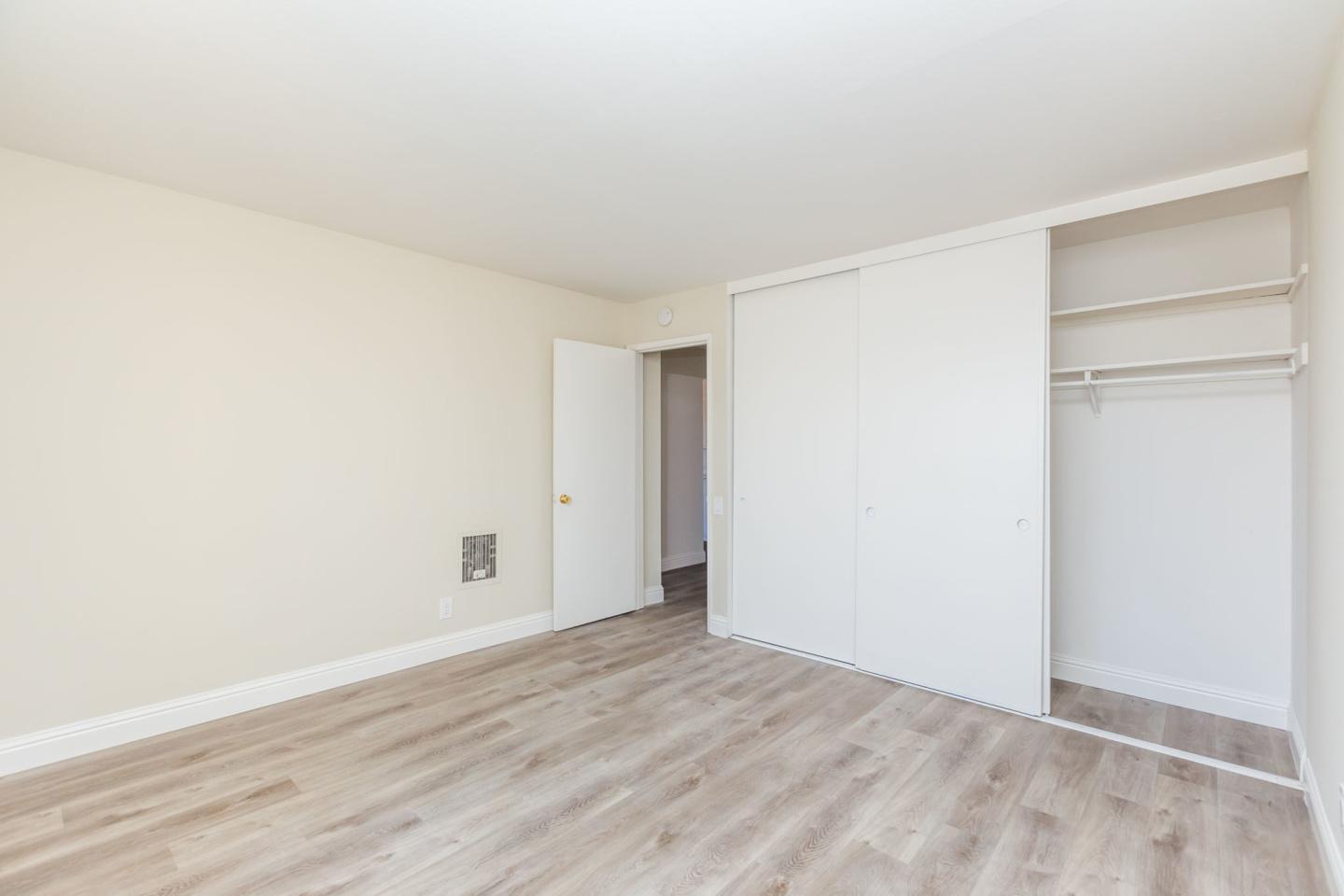 888 Vermont Street Image 12