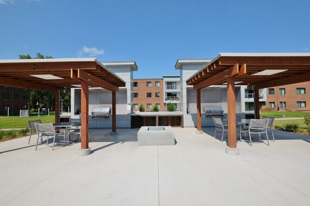 Shelard Village Apartments Image 4