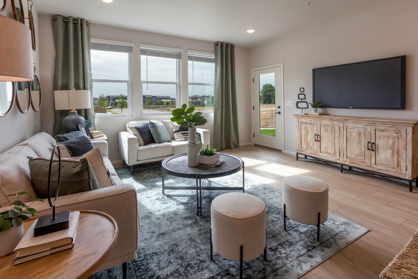 Bloom Rental Living Image 31