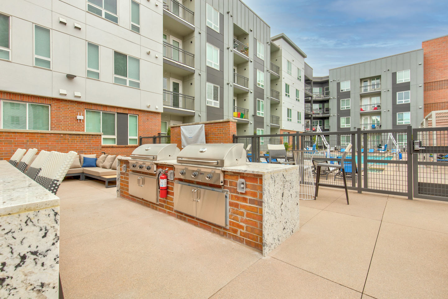 4400 Syracuse Image 17