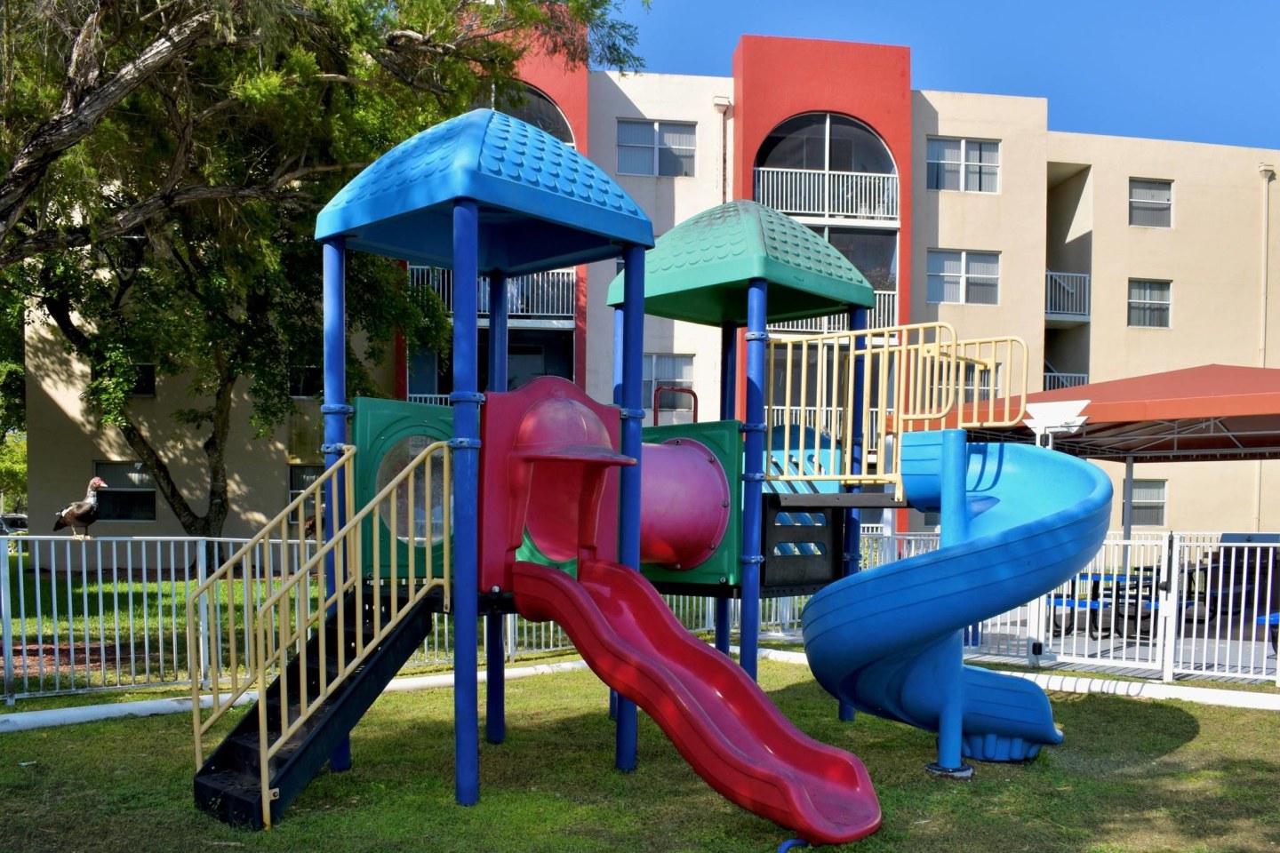 Lago Club Apartments Image 4