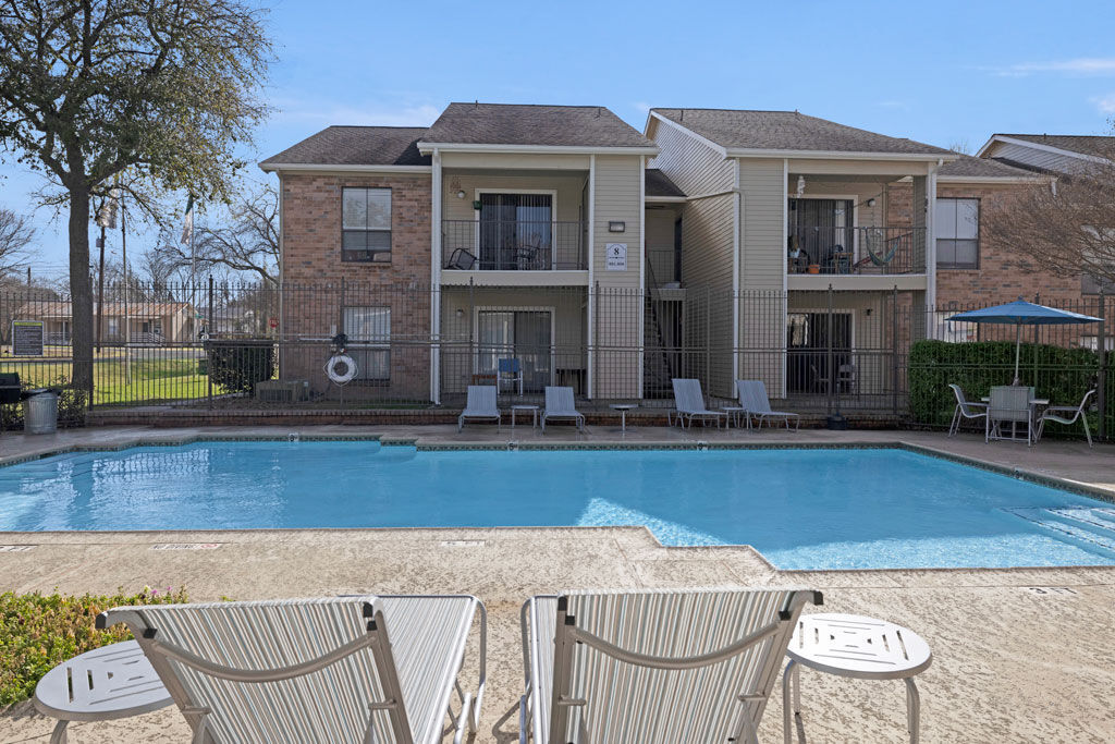 Village Green Apartments Image 9
