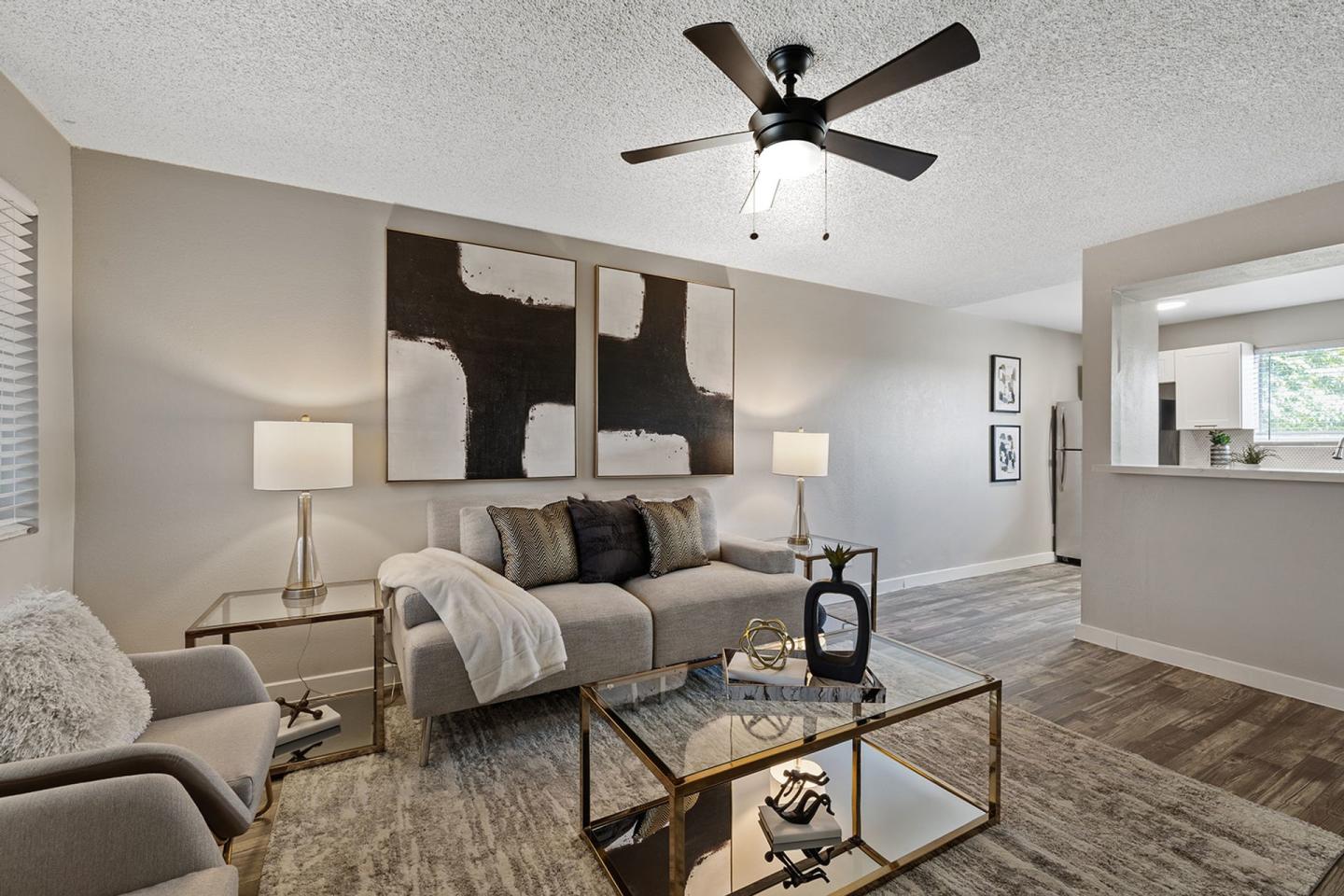 Camelback Village Apartments Image 6