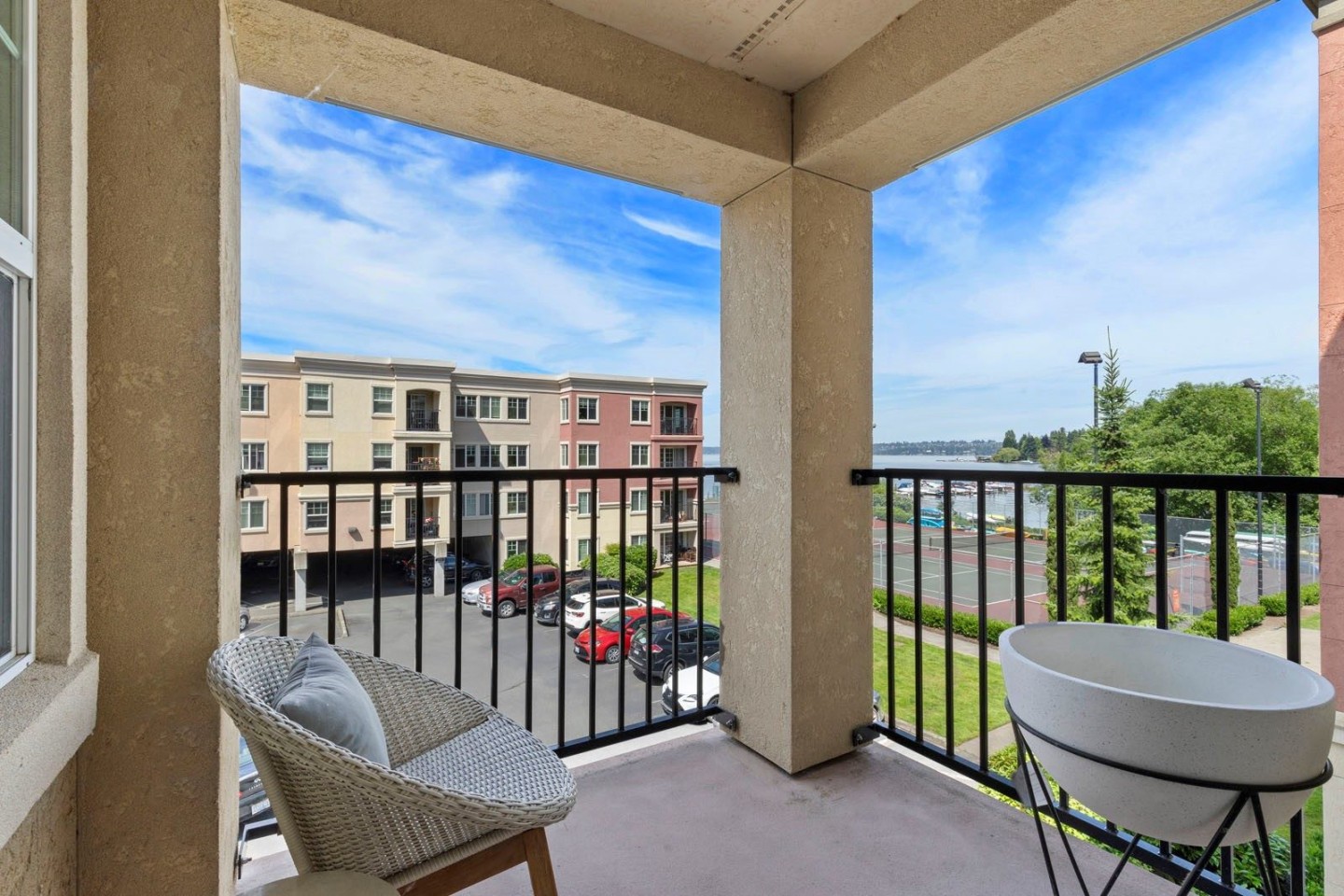 VILLAGGIO ON YARROW BAY Image 6