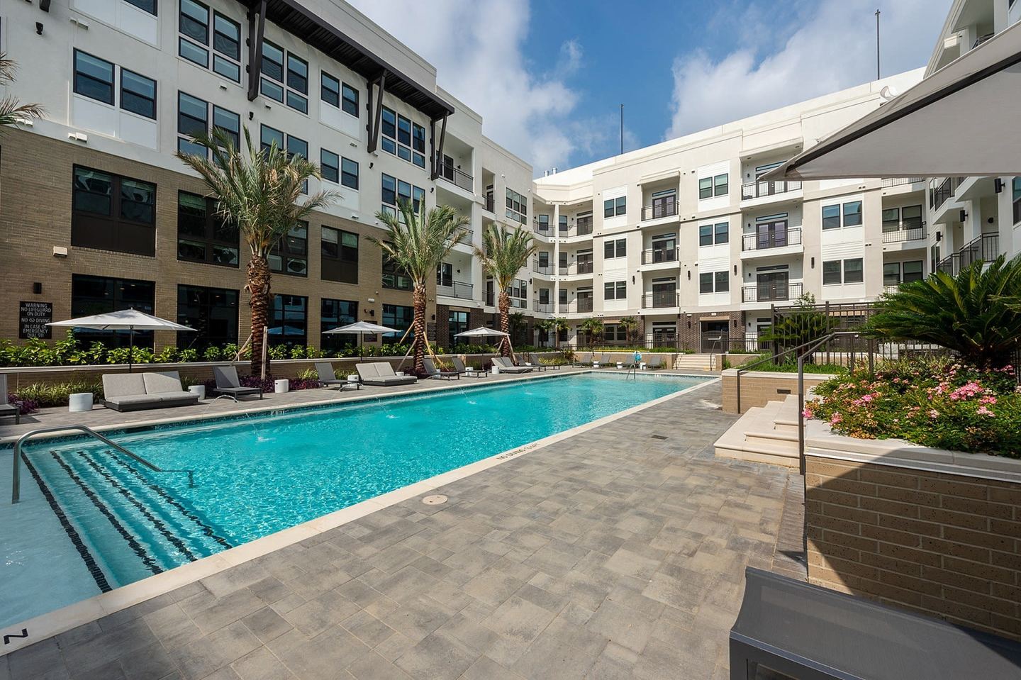 The Rosslyn at Garden Oaks Image 3