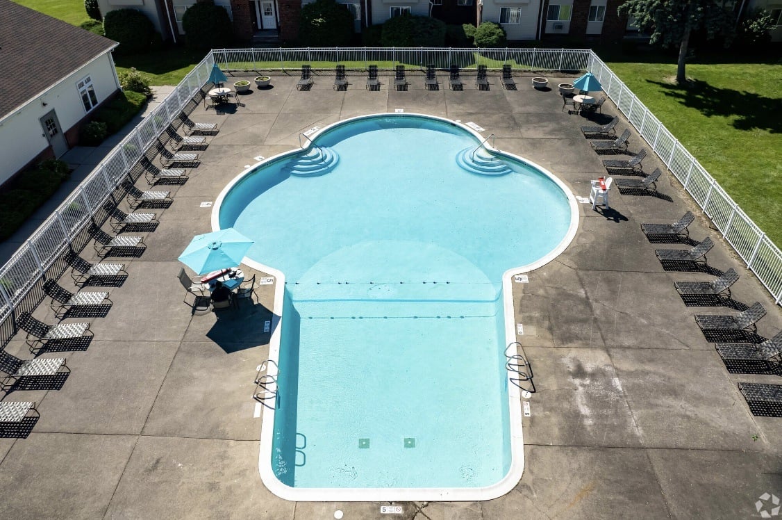 Highview Manor Apartments Image 38