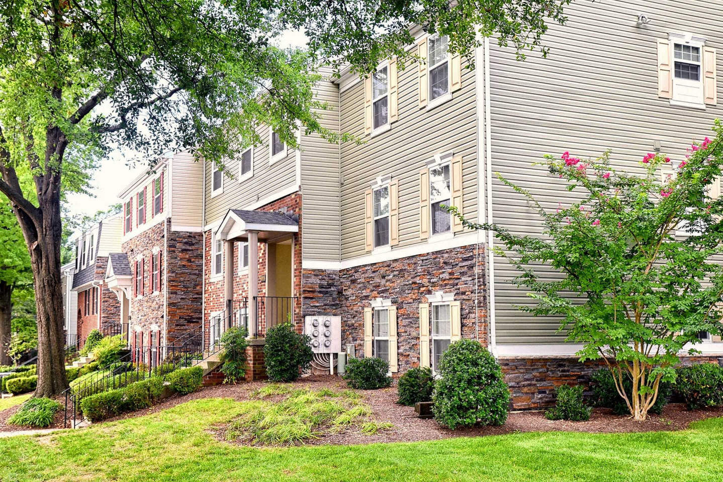 Woodlawn Village Image 8