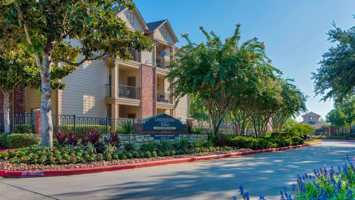 Lakeshore Villas Image 18