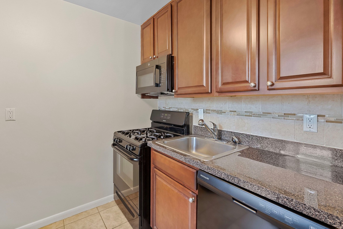 188 Bellevue Ave Image 20