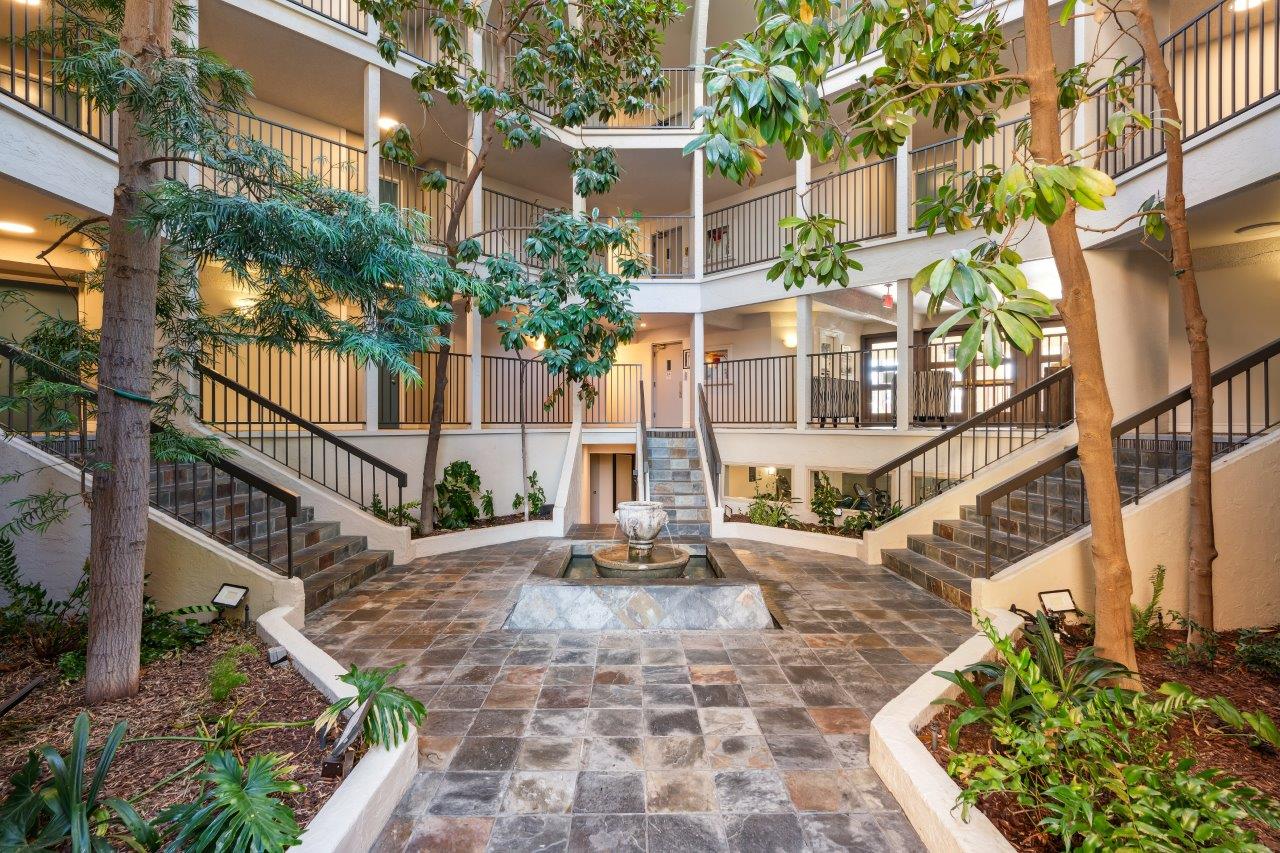 Atrium Downtown Image 8