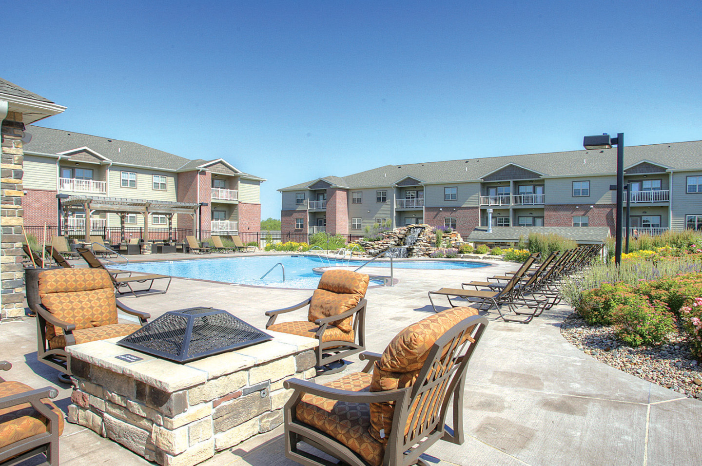 Lincoln Summit Falls Apartments & Townhomes Image 12