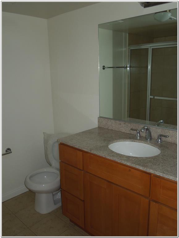 563 N Kenmore Ave Image 7
