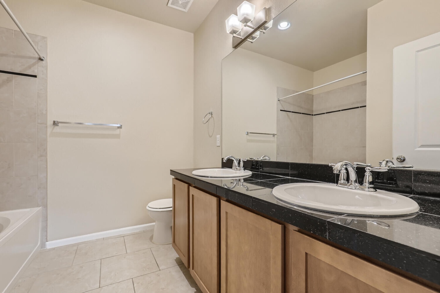 Maple Leaf Townhomes Image 7
