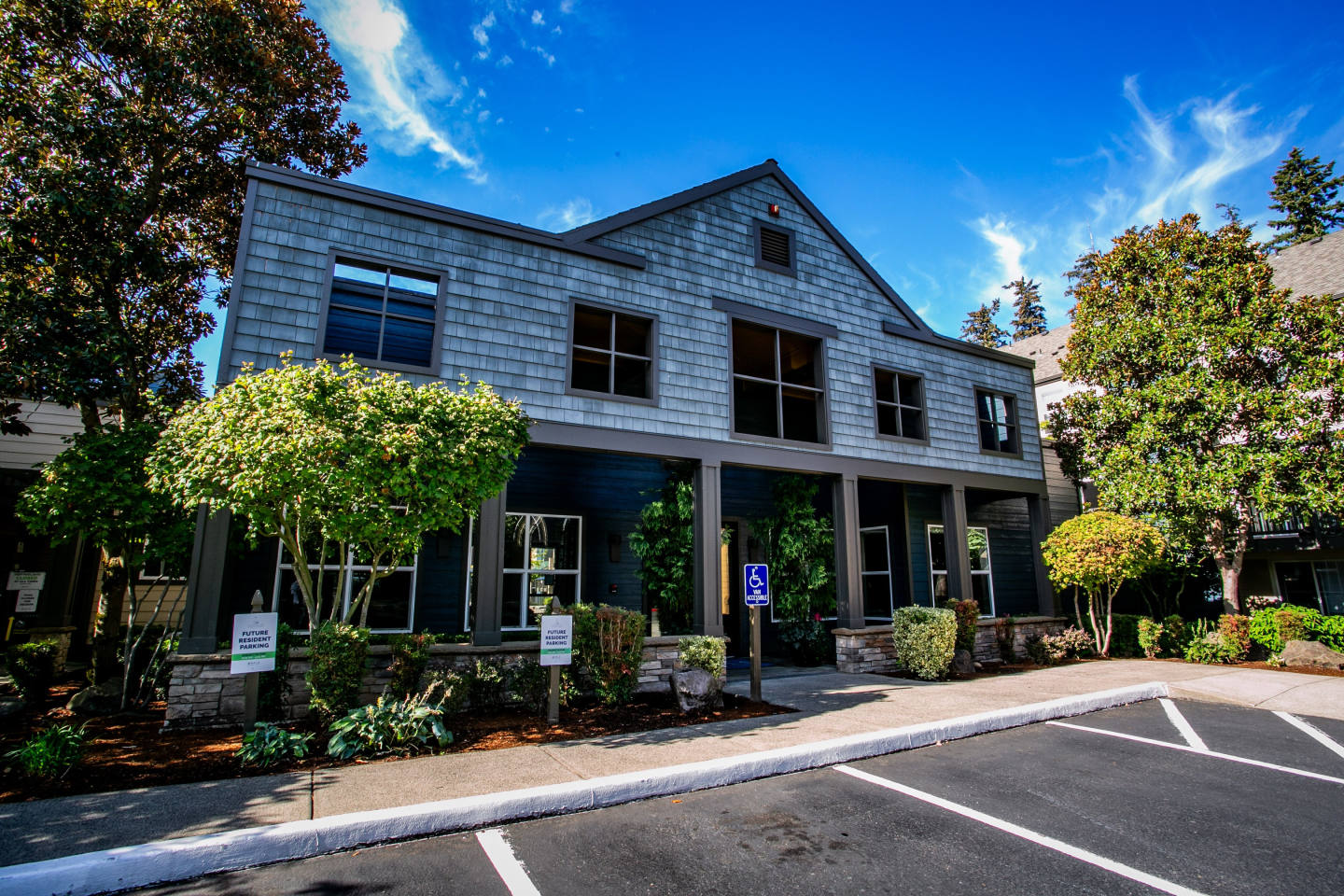 The Colonnade Luxury Townhome Apartments Image 15