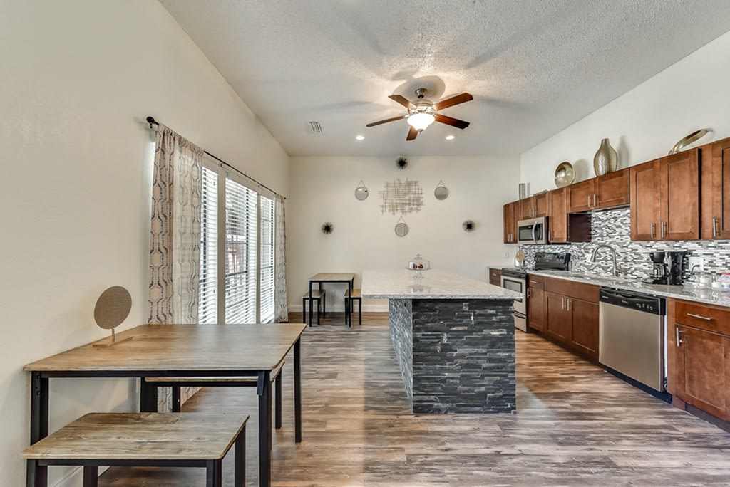 Luna Apartments Image 6