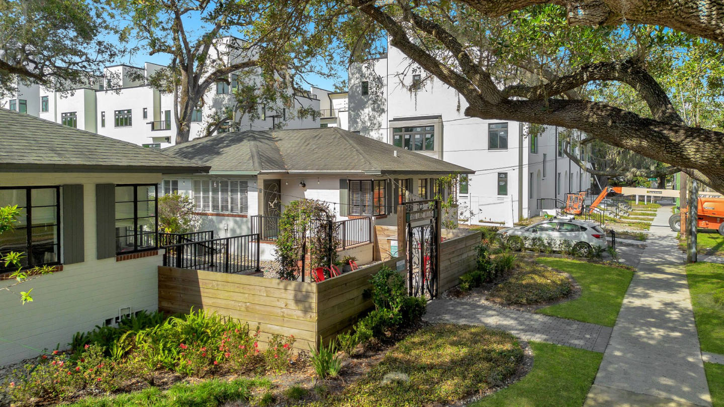 Park Lake Villas Image 7