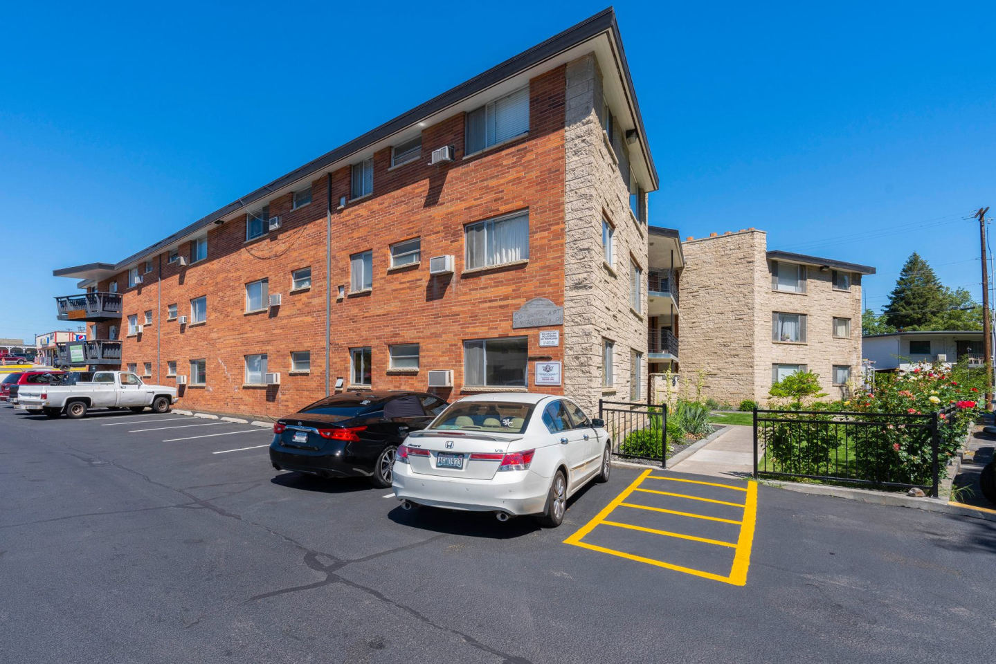 Dolphin Apartments Image 29