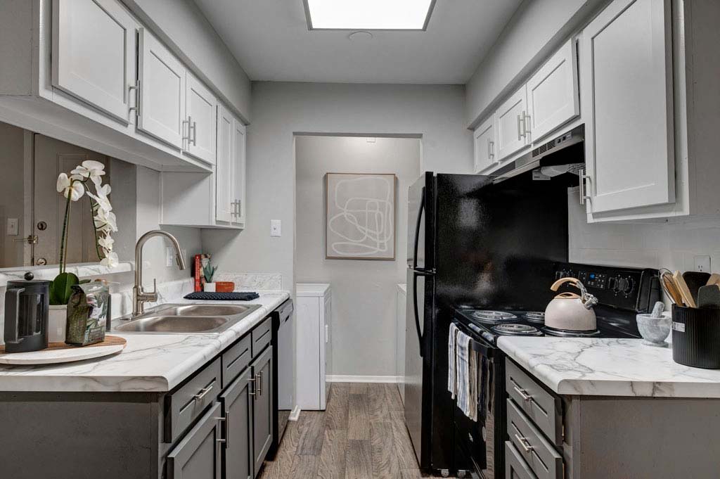 Emerald Place Image 2