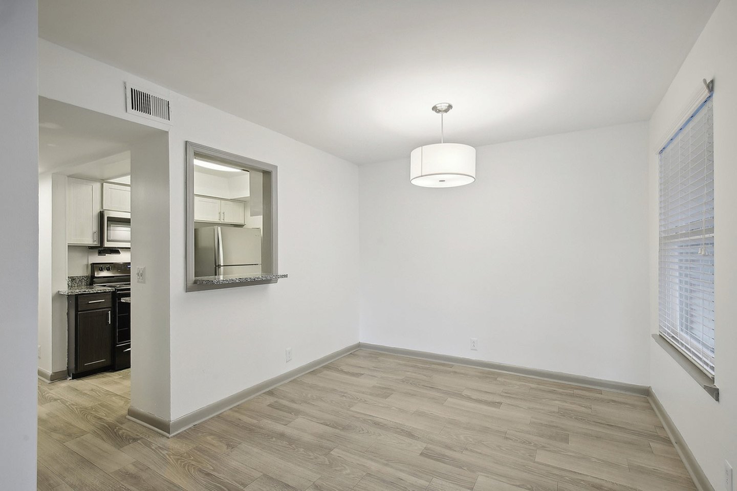 Iroquois Apartments Image 43