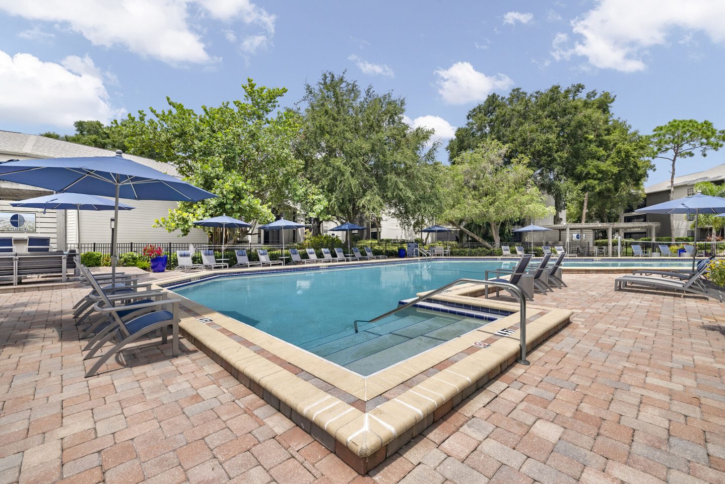 4800 Westshore Apartments Image 7