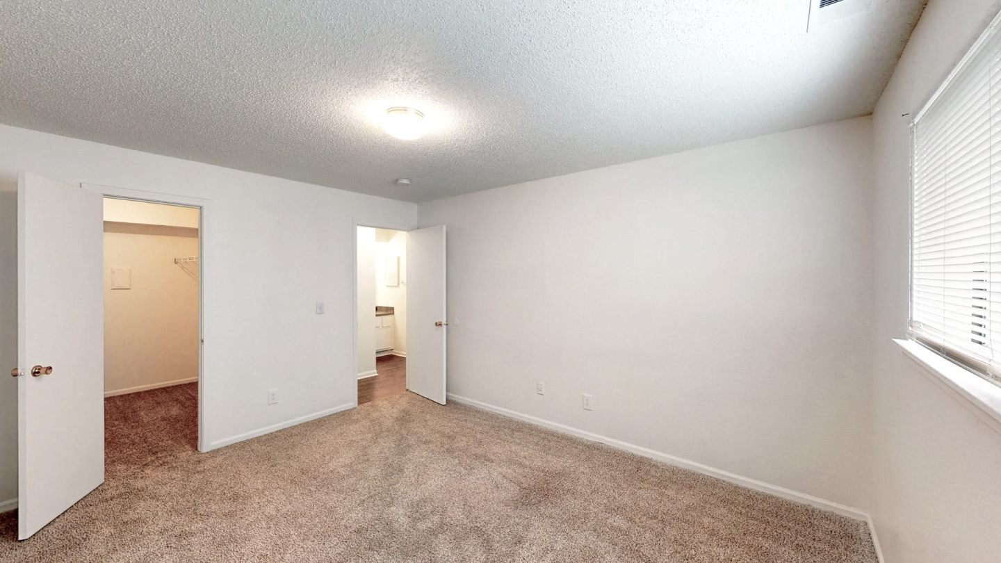 Skyline Apartments Image 19