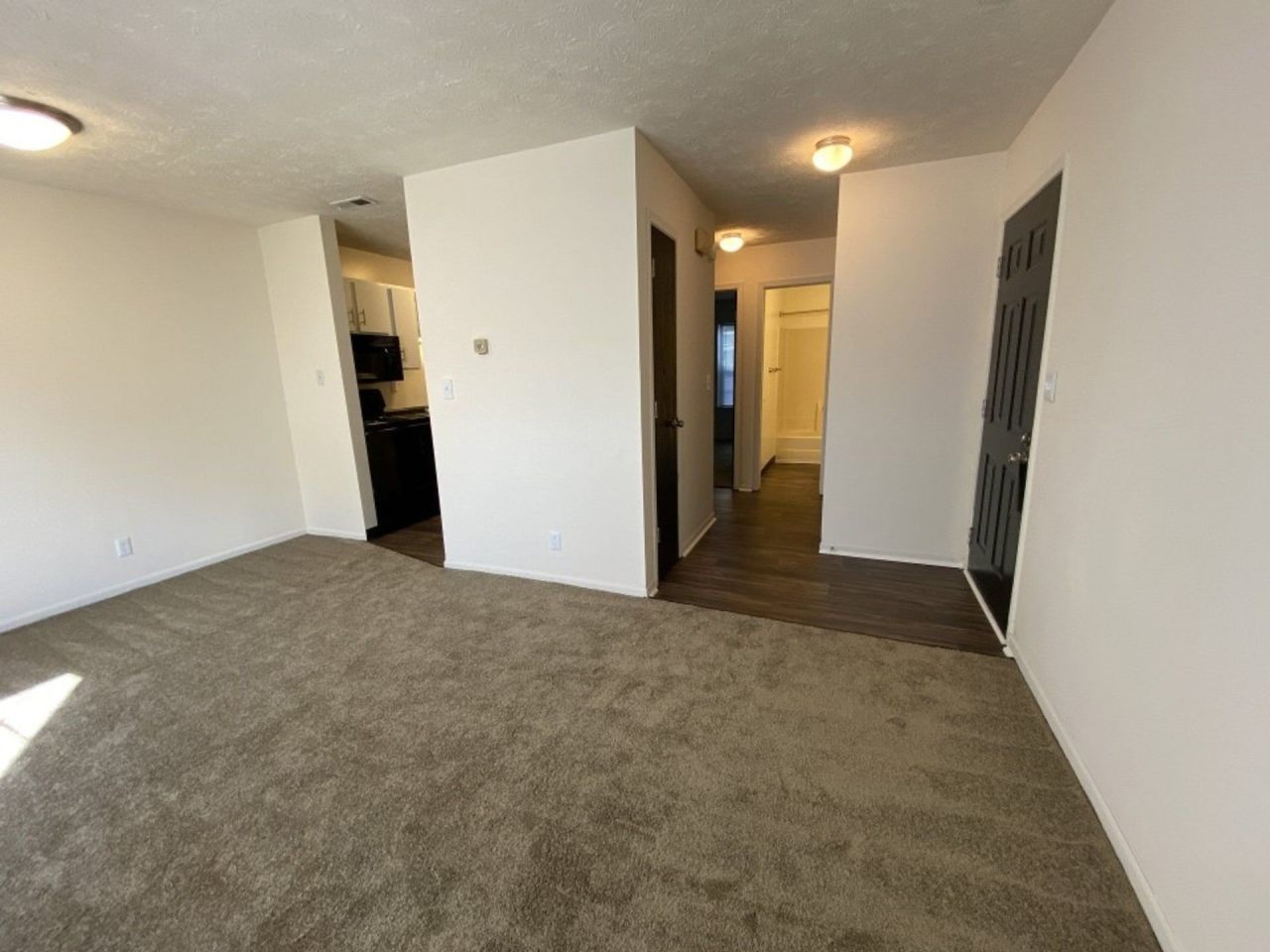 Vantage Pointe Apartments Image 14