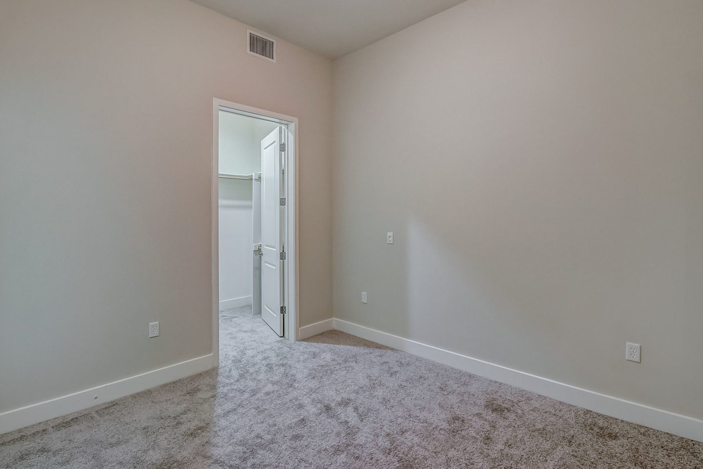 Axis 2300 Image 90