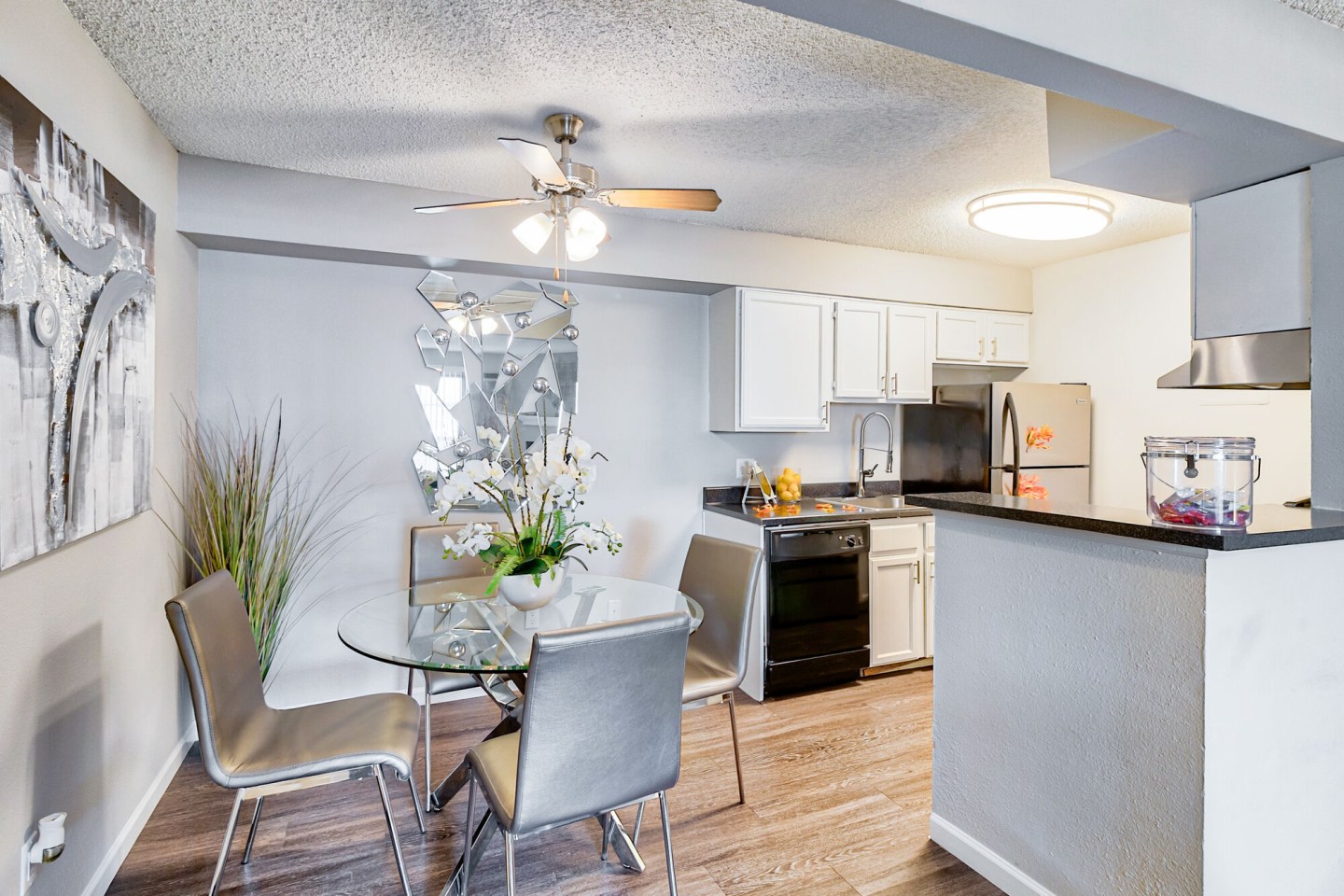 Miramar Apartments Image 1