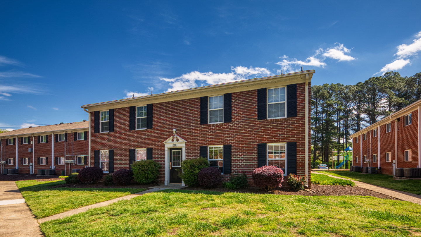 Colonial Pines Image 3