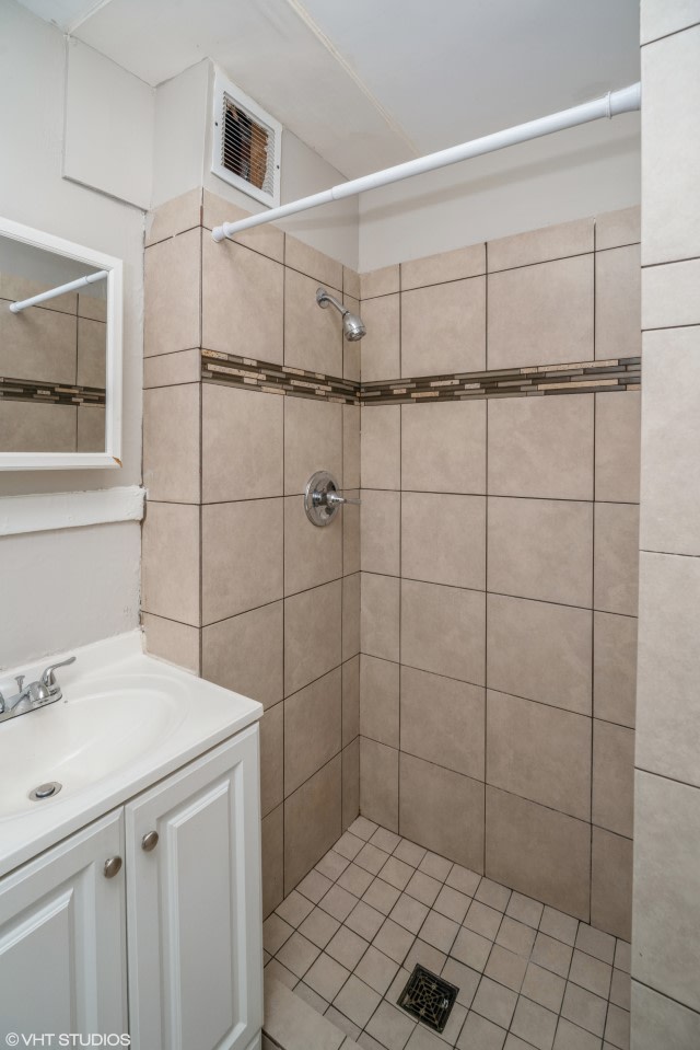 1170 Logan Image 16