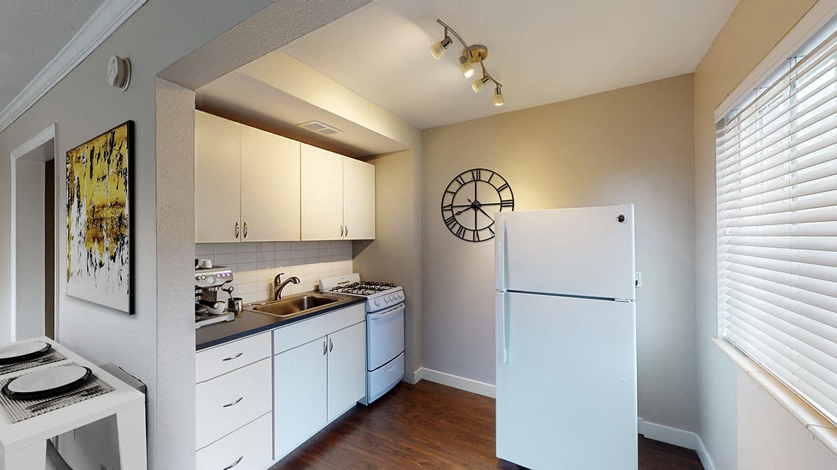 Kent Apartments Image 9