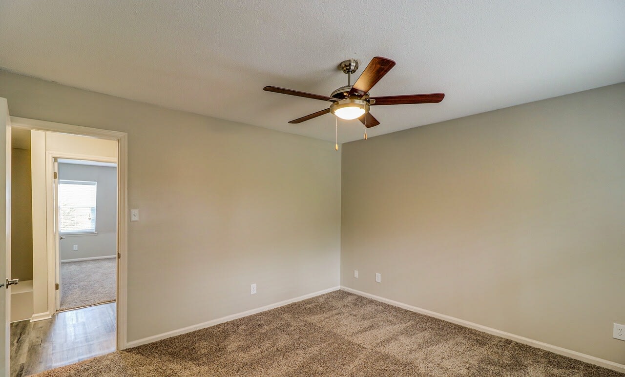 Savan Pointe Townhomes East and West Image 12