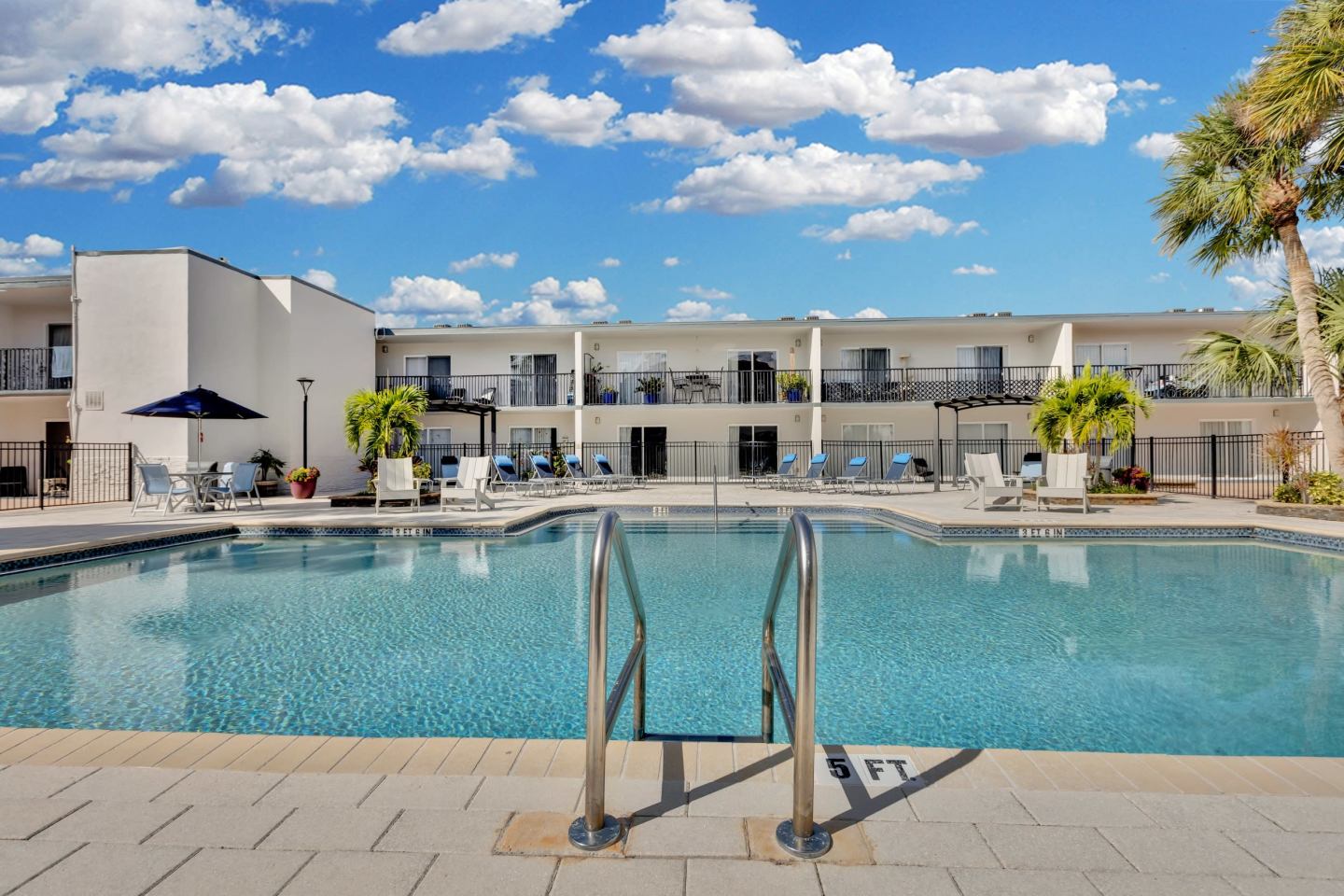 AVIA  Apartments at Reedy Creek Image 2
