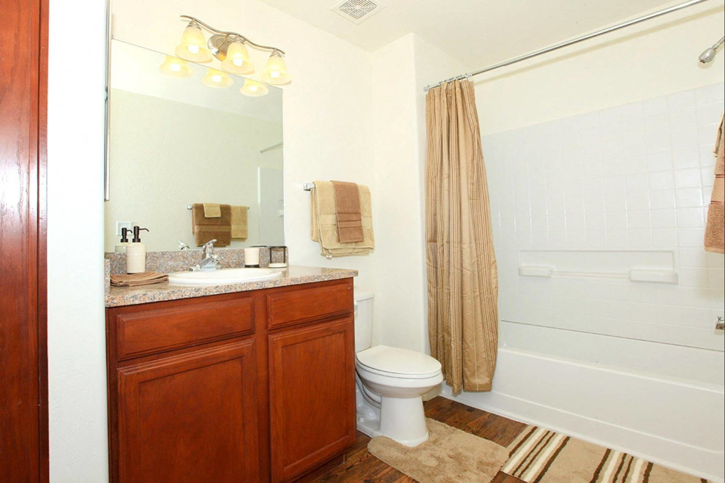 Raintree Apartments Image 17