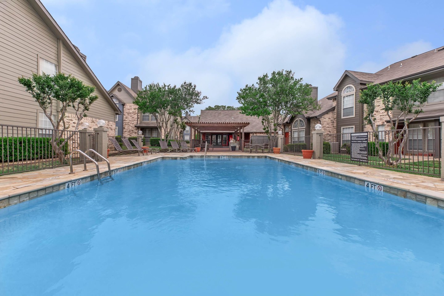 Plano Park Townhomes Image 1