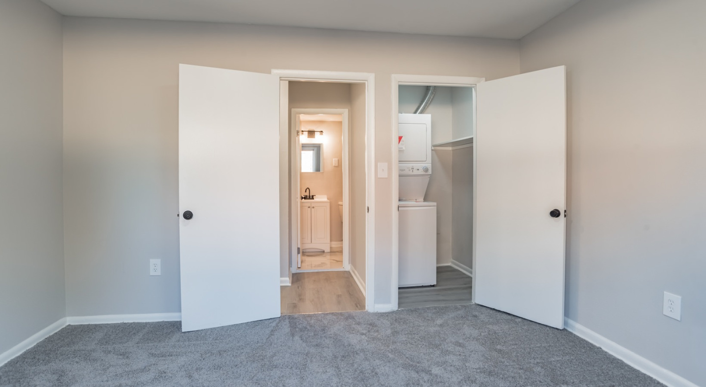 Raleigh Court Apartments Image 12