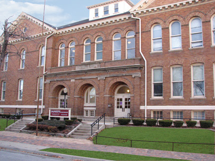 Saunders School Apartments Image 31