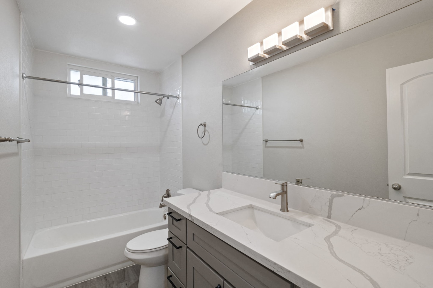 316 Beach Apartments Image 7