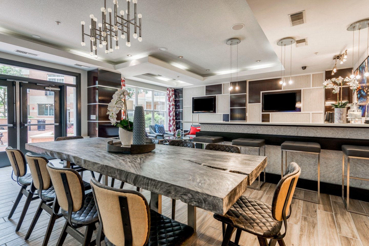 800 Carlyle Image 23
