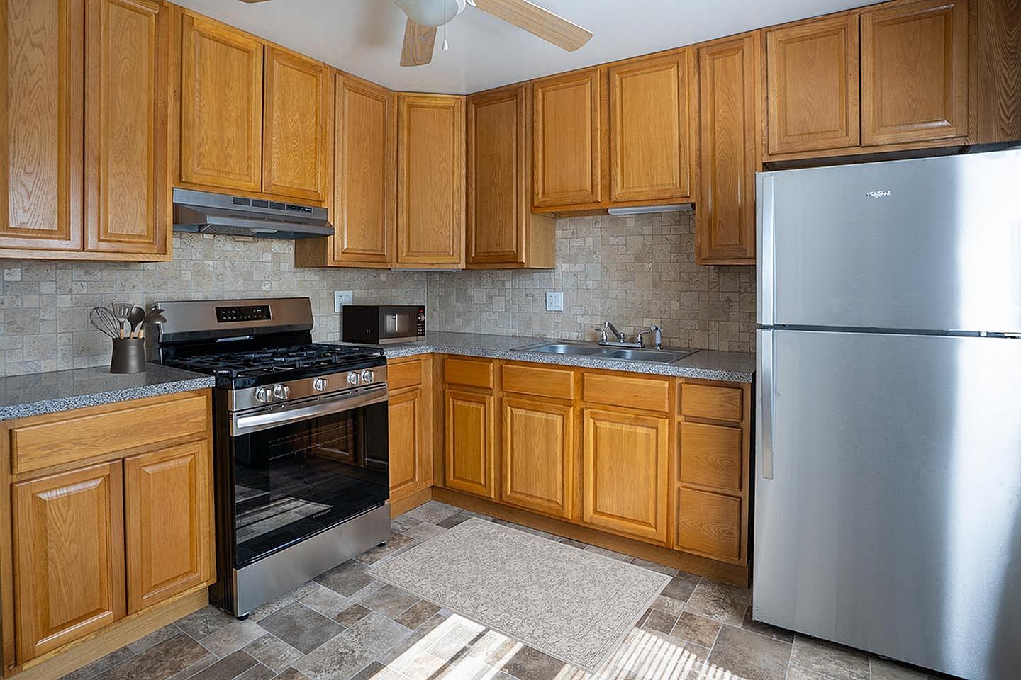 Larkwood Place Apartments Image 5