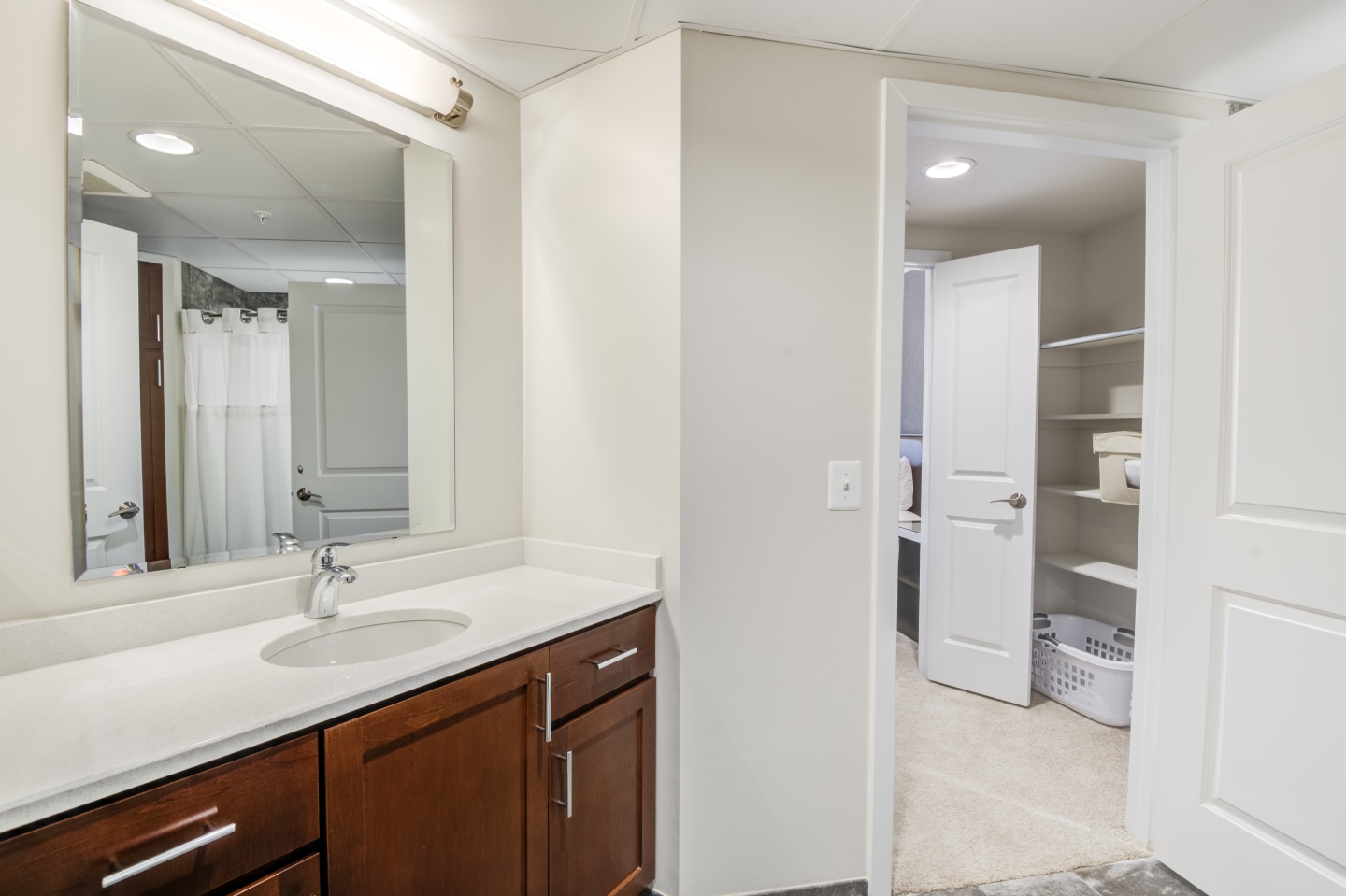 Virginia Square Towers Image 32